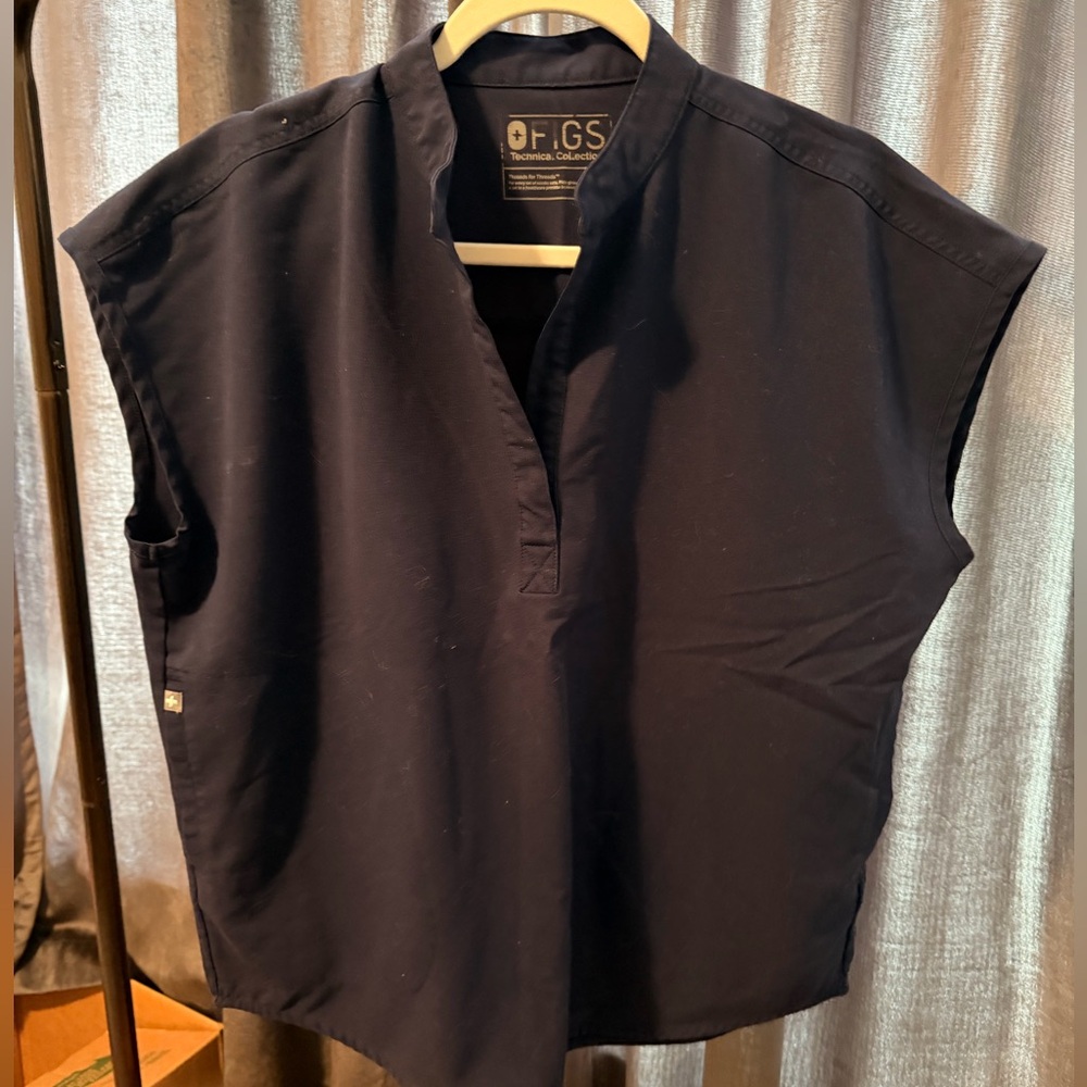 FIGS Navy Sleeveless V-Neck Tunic/Mandarin Top